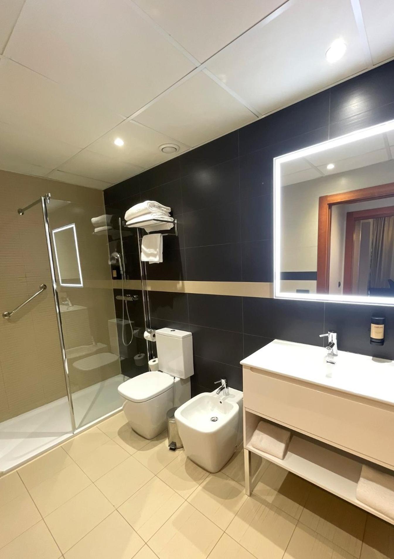 Hotel Apartamentos San Fermin Pamplona Eksteriør billede