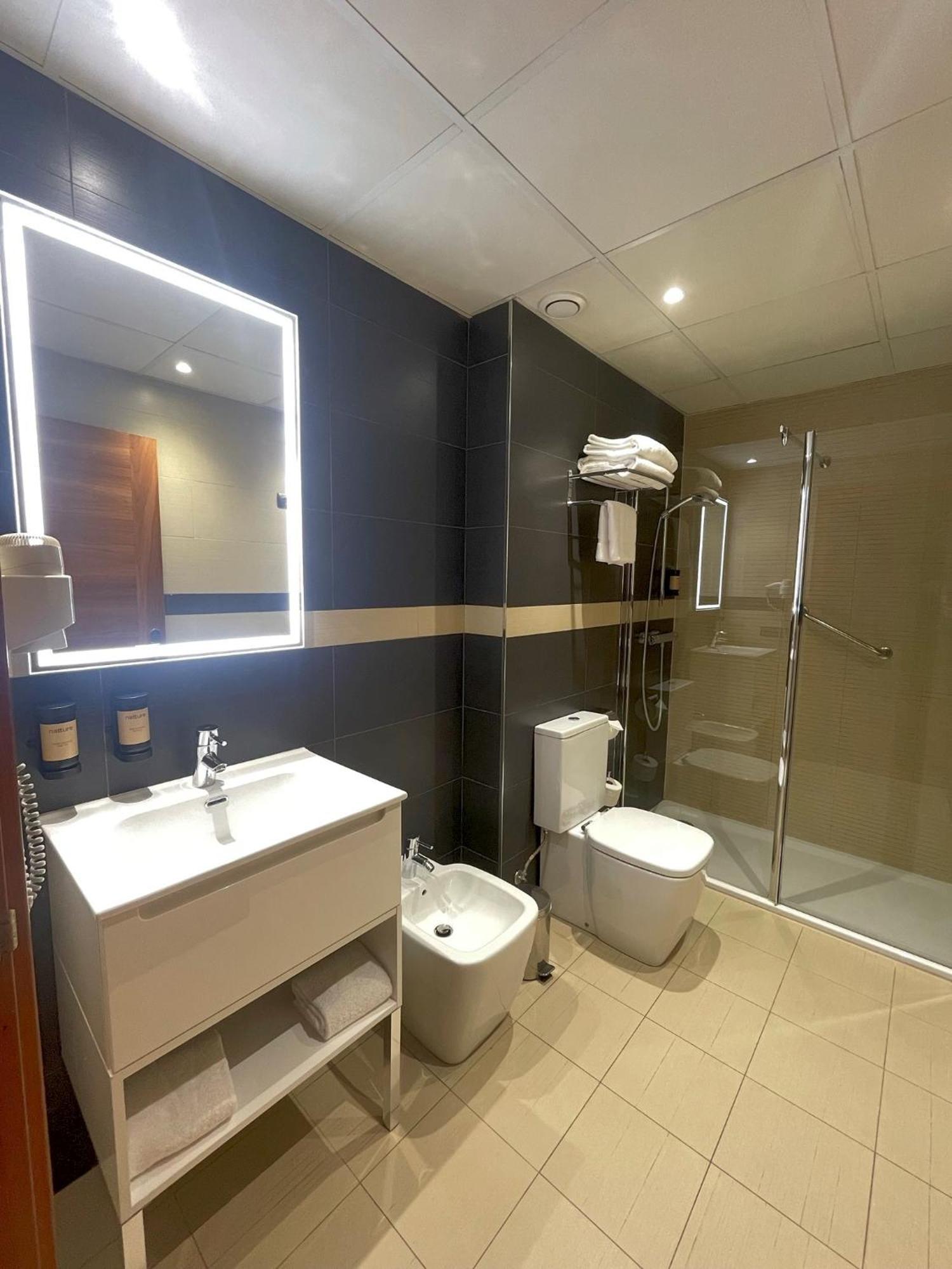 Hotel Apartamentos San Fermin Pamplona Eksteriør billede