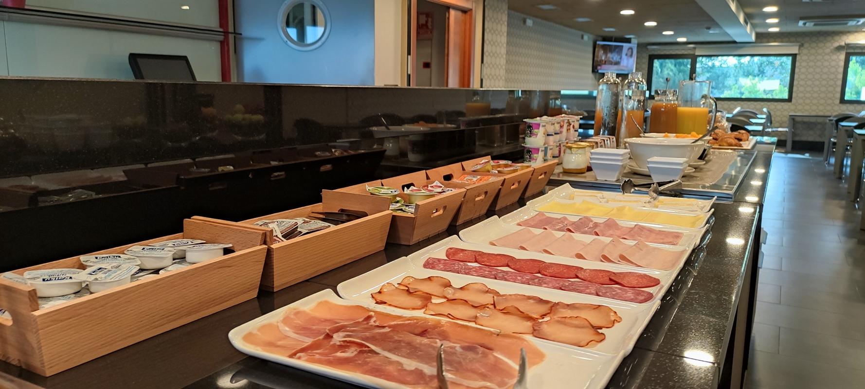 Hotel Apartamentos San Fermin Pamplona Eksteriør billede