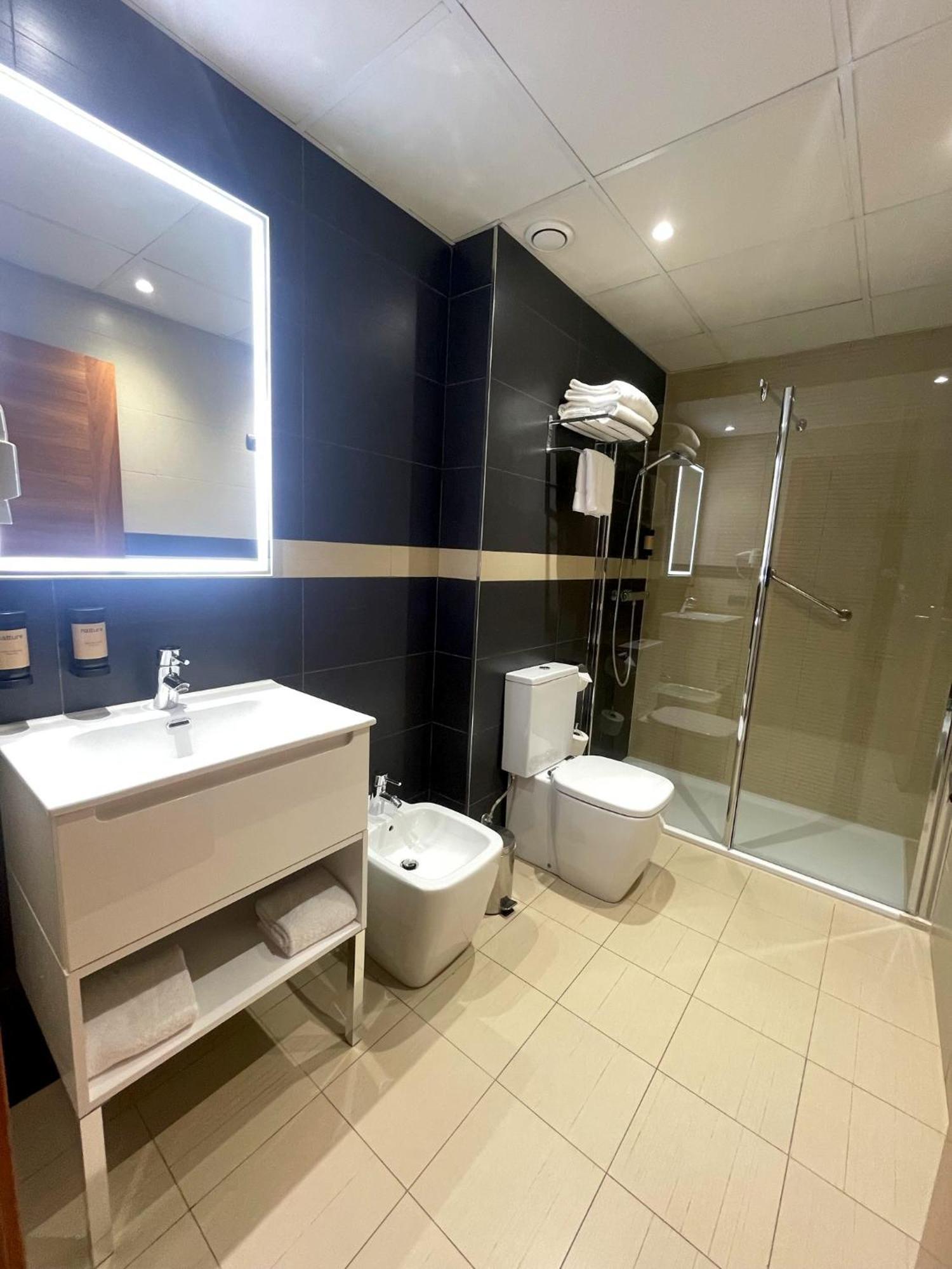 Hotel Apartamentos San Fermin Pamplona Eksteriør billede