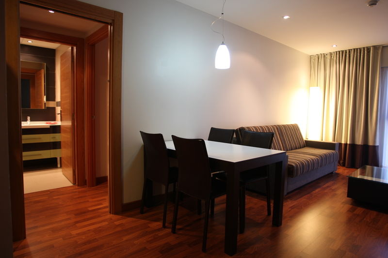 Hotel Apartamentos San Fermin Pamplona Eksteriør billede