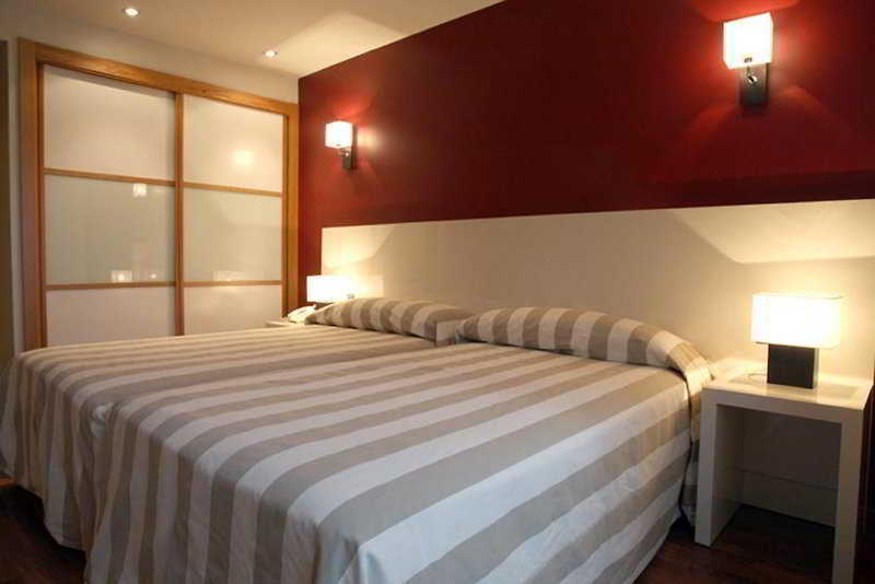 Hotel Apartamentos San Fermin Pamplona Værelse billede